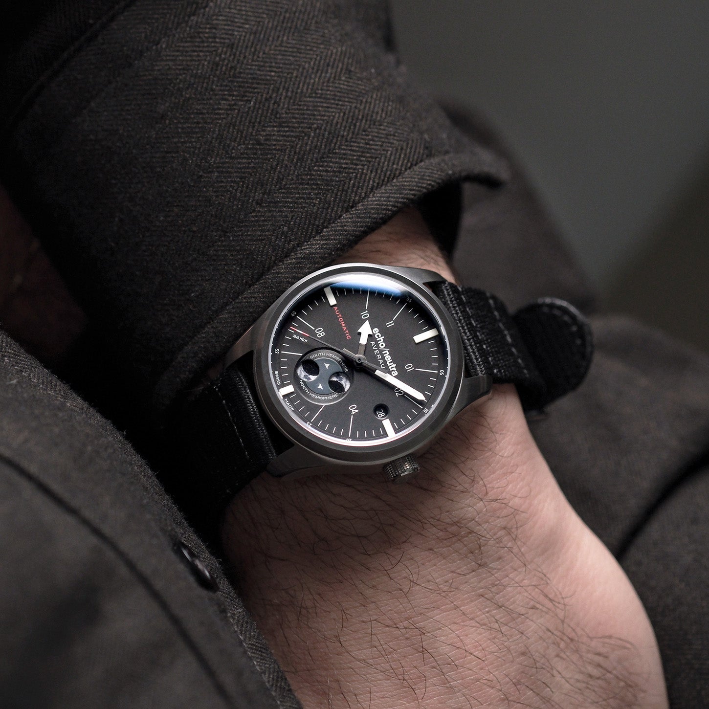 AVERAU 39 Moon phase Black Swiss Made echo/neutra